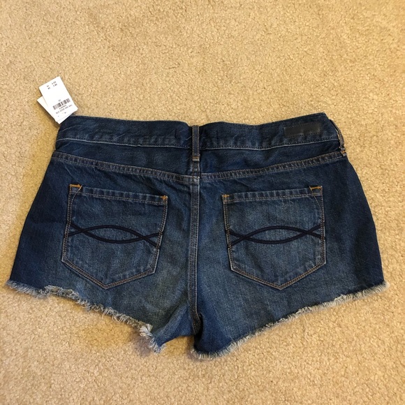 sold 🦋 NWT abercrombie & fitch low rise dark denim shorts - Picture 3 of 4